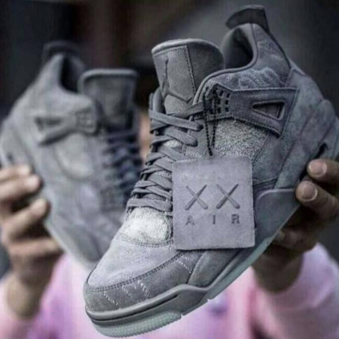 kaws retro 4s
