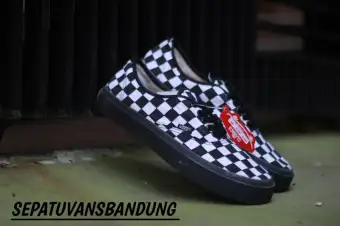 vans authentic motif vans authentic motif