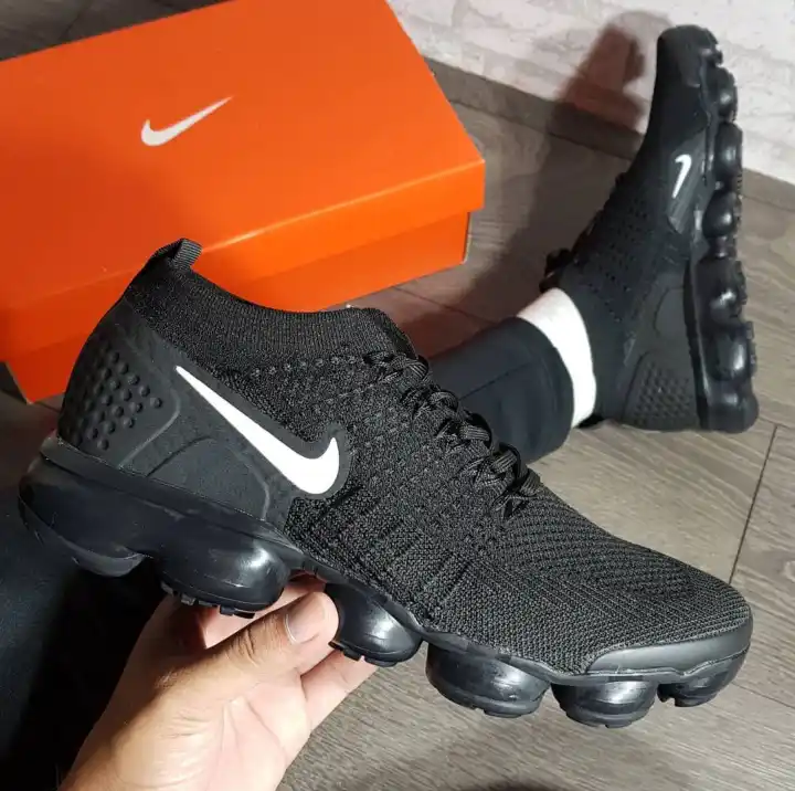 vapormax black white