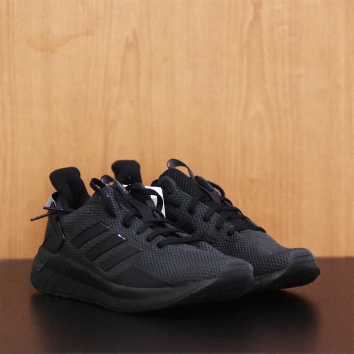 harga adidas questar ride