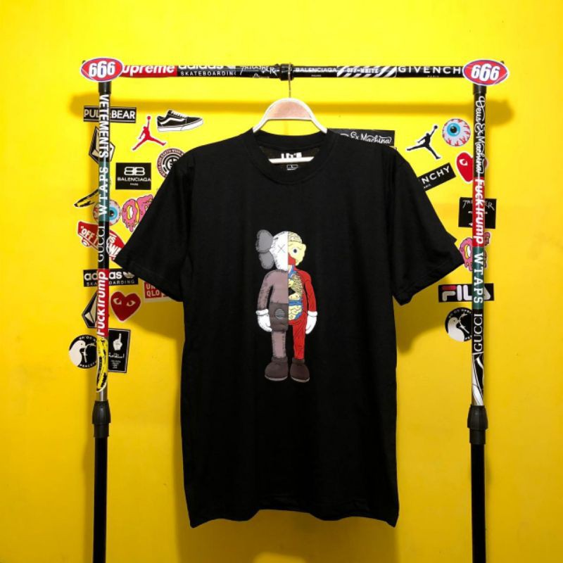 harga kaos kaws uniqlo