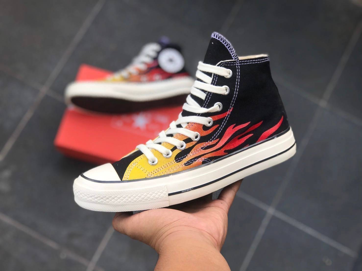 flame converse black