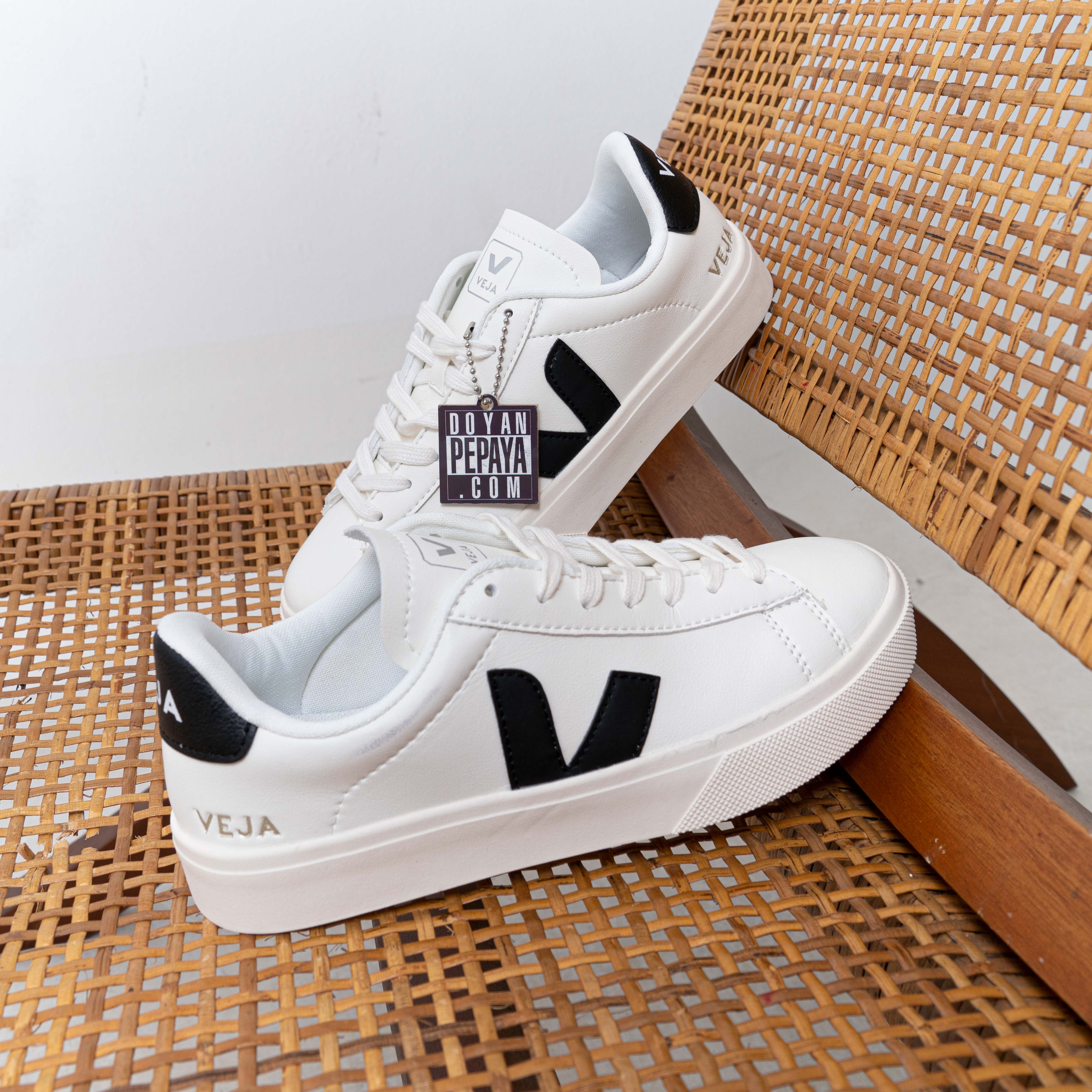 Sepatu Wanita Veja Campo Low Chromefree White Black 14199 Sepatu