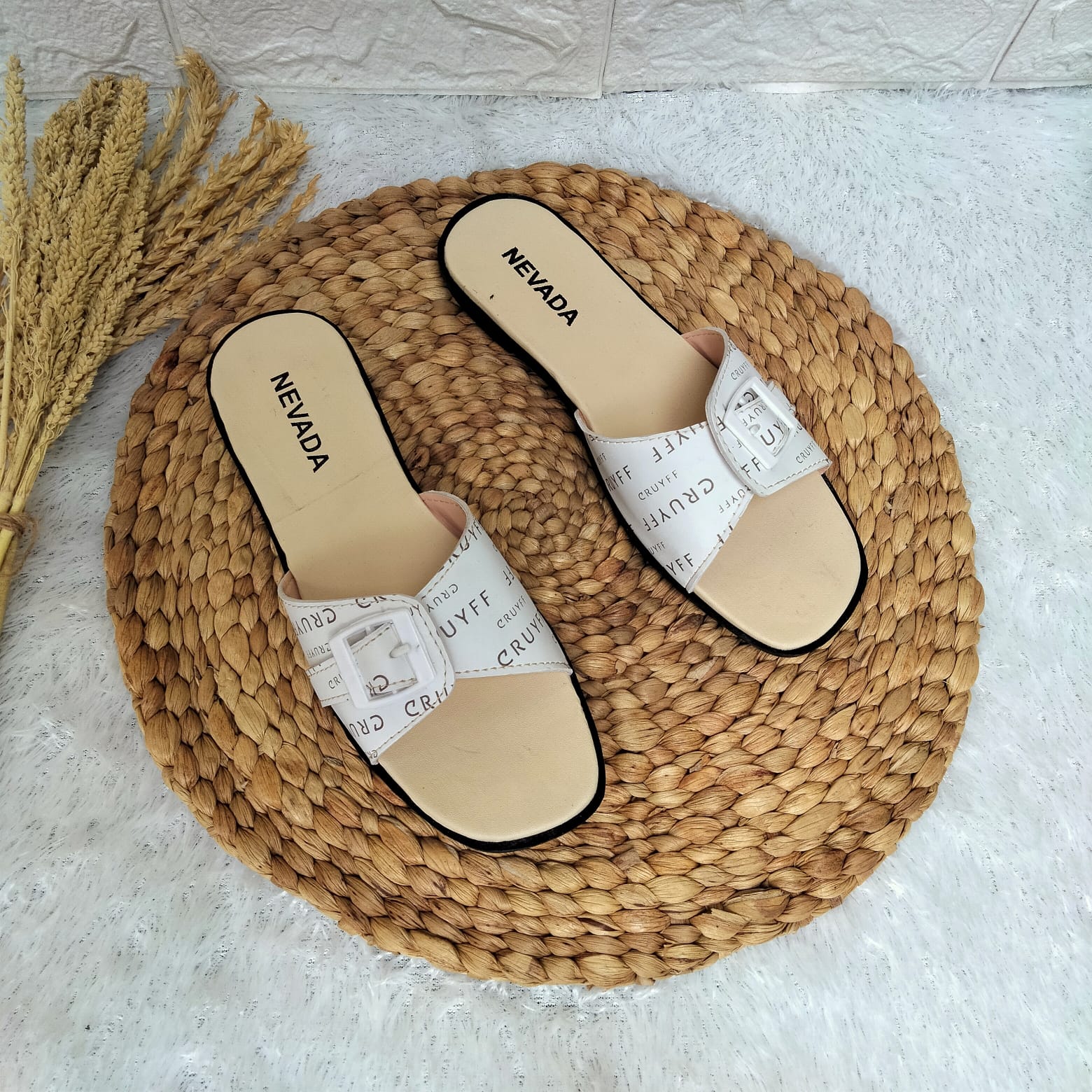 Cruyff hot sale flip flops