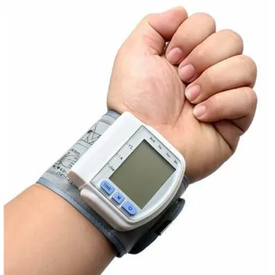 Mediatech Tensi darah digital /Tensimeter / Blood Pressure Monitor Pergelangan Tangan Tensimeter Blood Pressure Monitor Pergelangan Tangan Monitor Pergelangan Tangan (Alat Pengukur Tensi Darah )- B46005