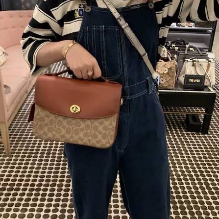 coach signature cassie