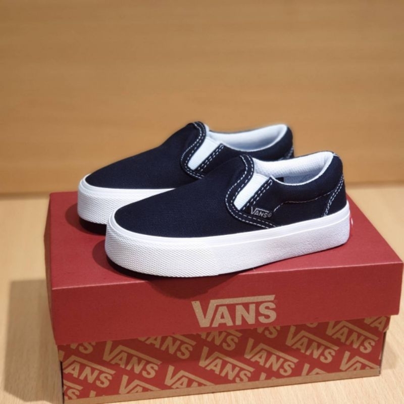 Berat sepatu sale vans slip on