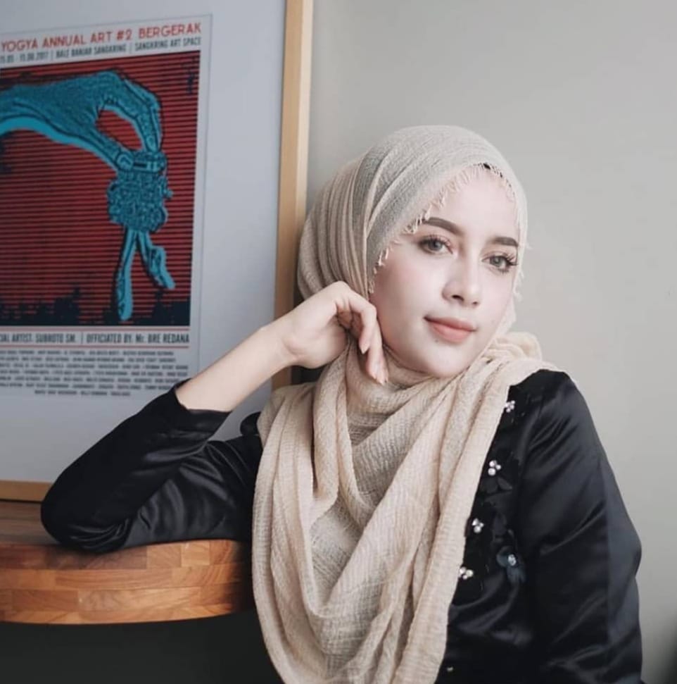 gaya hijab pashmina crinkle