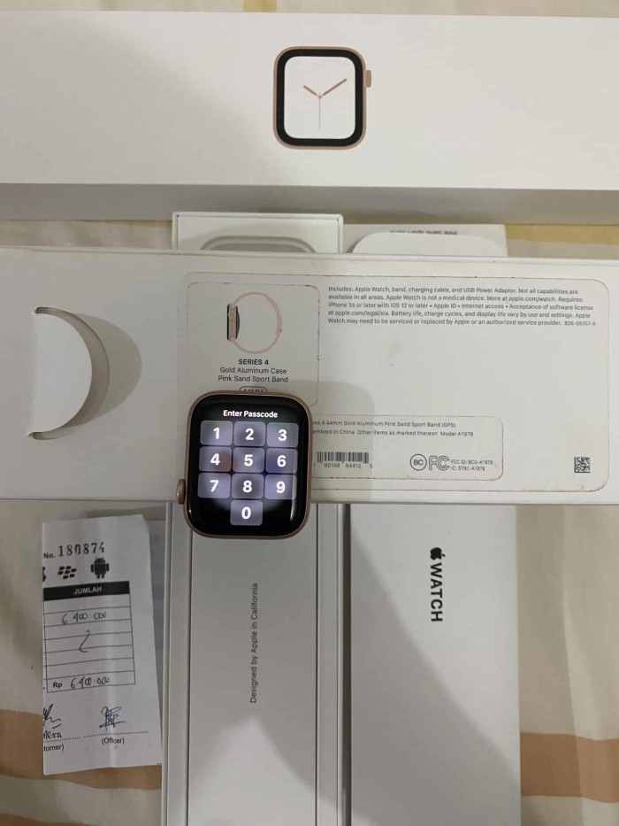apple watch 4 44mm rose gold like new 