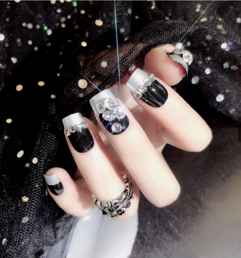 Nail Art 24 Pcs Kuku Palsu Warna Hitam Dengan Hiasan Silver Yang Elegan Lazada Indonesia