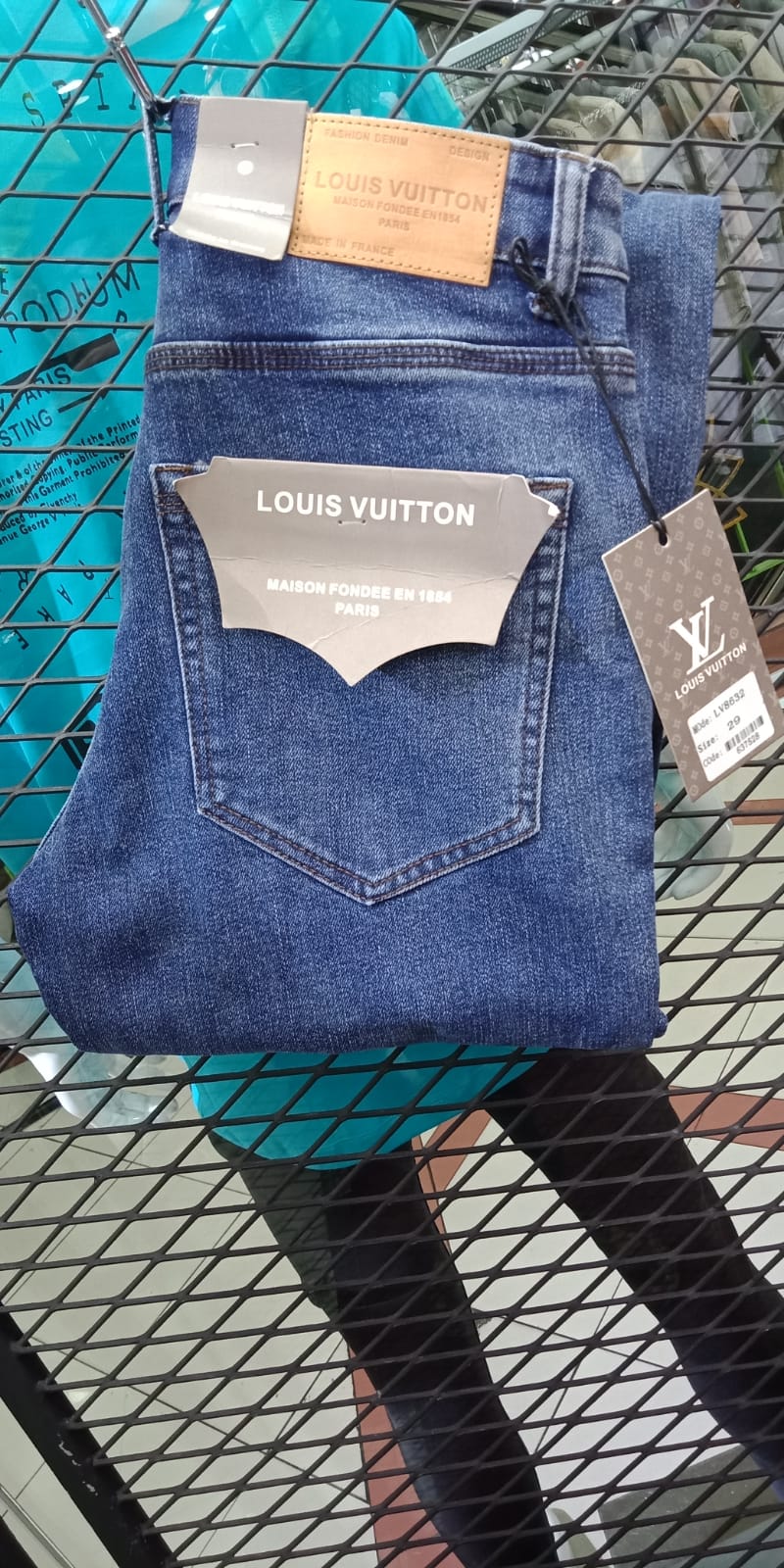 Jual Louis Vuitton Jeans Terbaru - Jul 