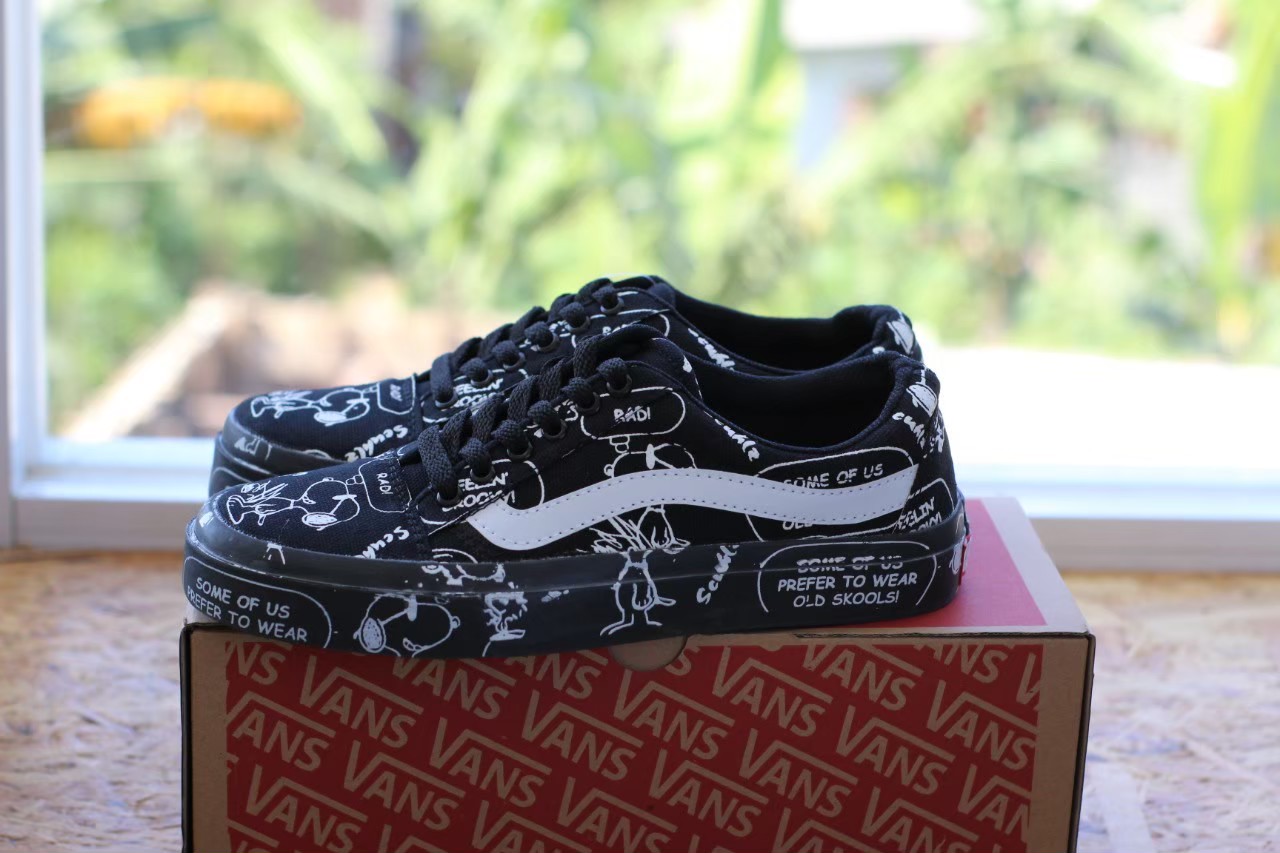 vans old skool peanuts snoopy