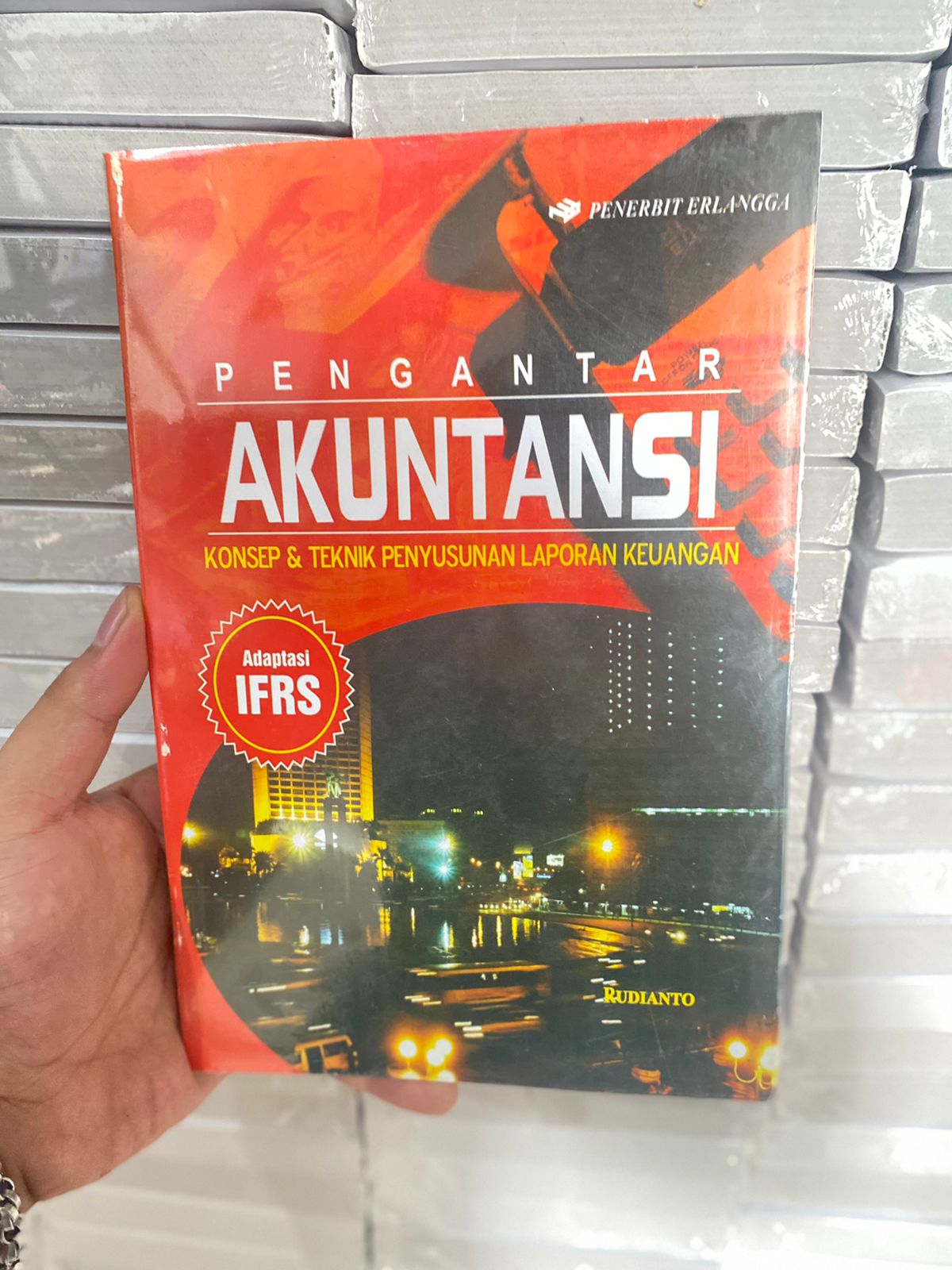 BUKU Pengantar Akuntansi - RUDIANTO Konsep & Teknik Penyusunan Laporan ...