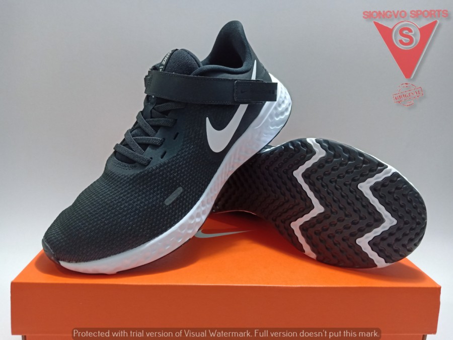 sepatu nike revolution