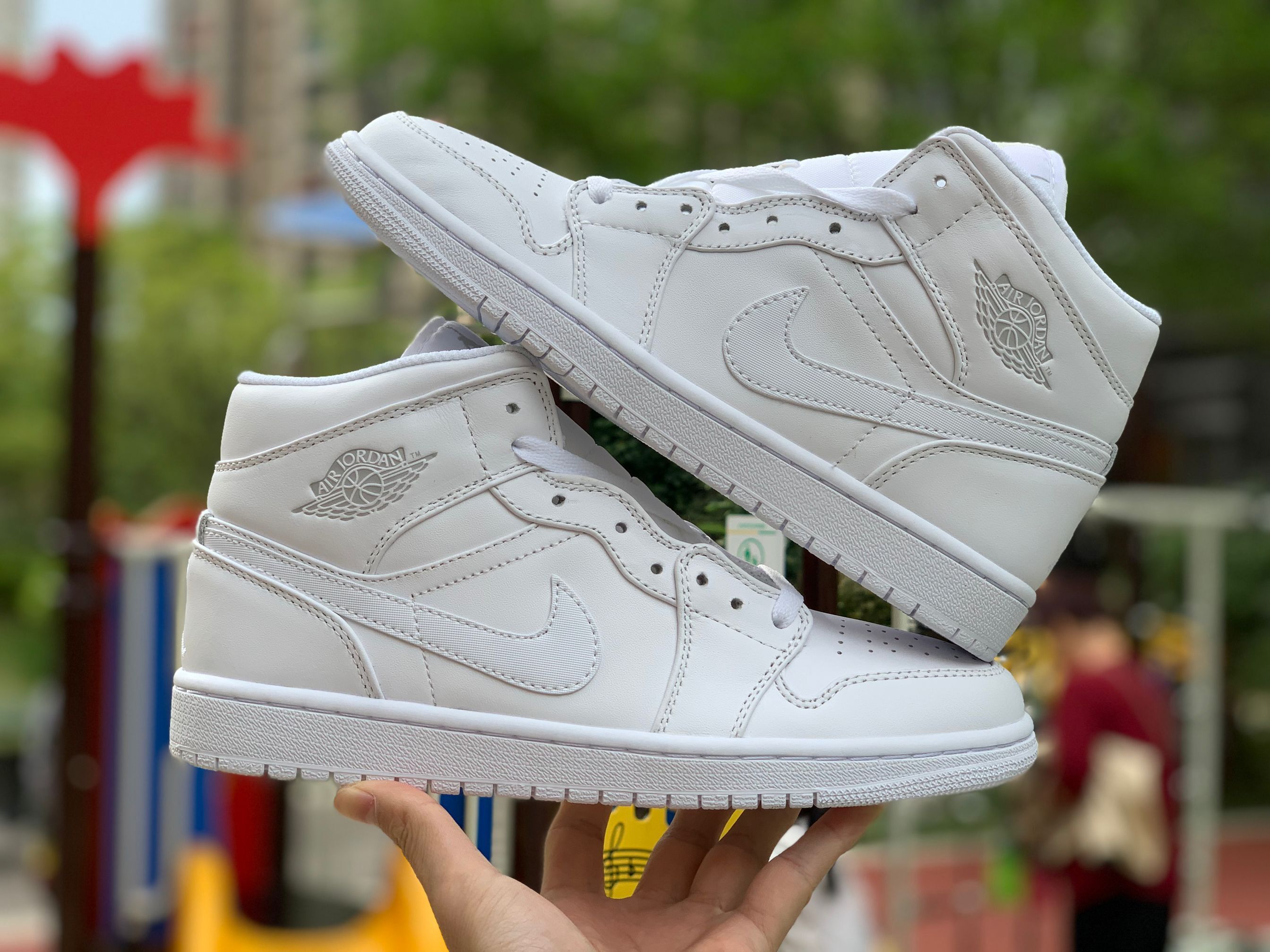 air jordan 1 mid triple white