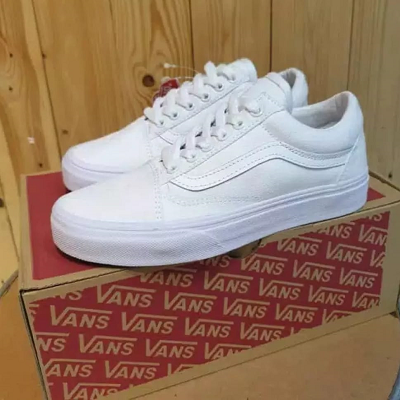 Vans putih 2024