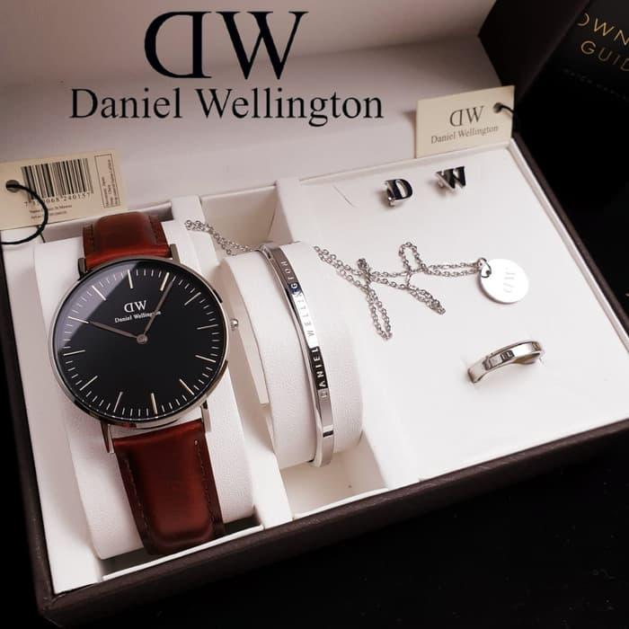 LIMITED EDITION & STOCK ! GIFT SET SERI JAM CLASSIC+GELANG+KALUNG+CINCIN+ANTING Size 36mm 40mm Original / Jam Tangan Wanita / Jam Tangan Fashion / Jam Tangan Kasual / Tam Tangan Formal / Jam Keren / Jam Terlaris 2019