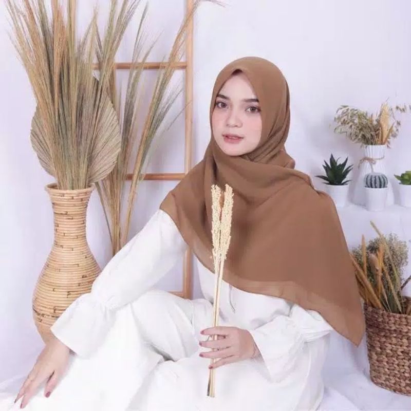 Bella Square Hijab Segi Empat Polycotton / Double Hycon