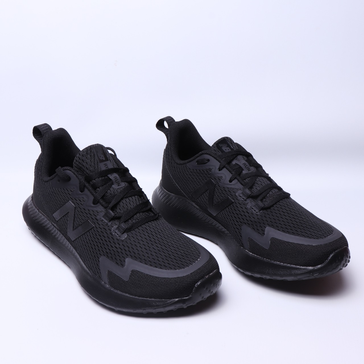 Sepatu Sneakers pria New Balance 