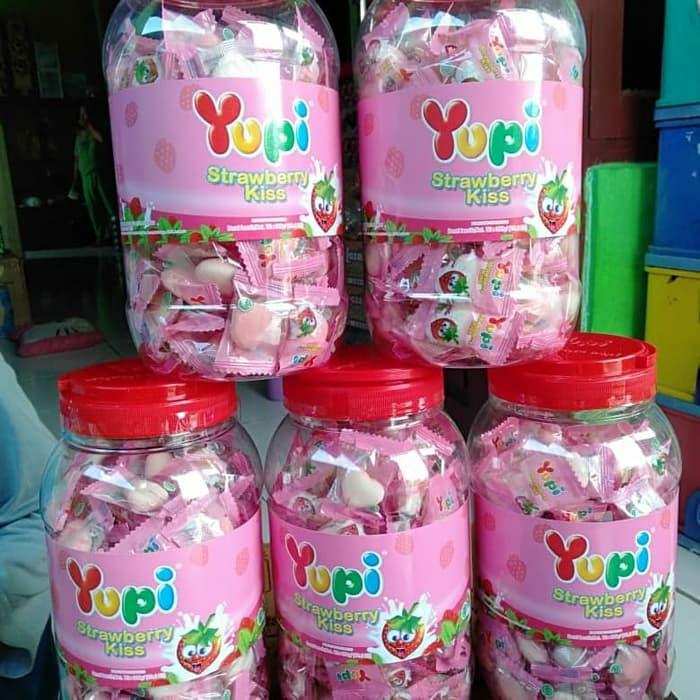 1DUS permen yupi strawberry kiss toples