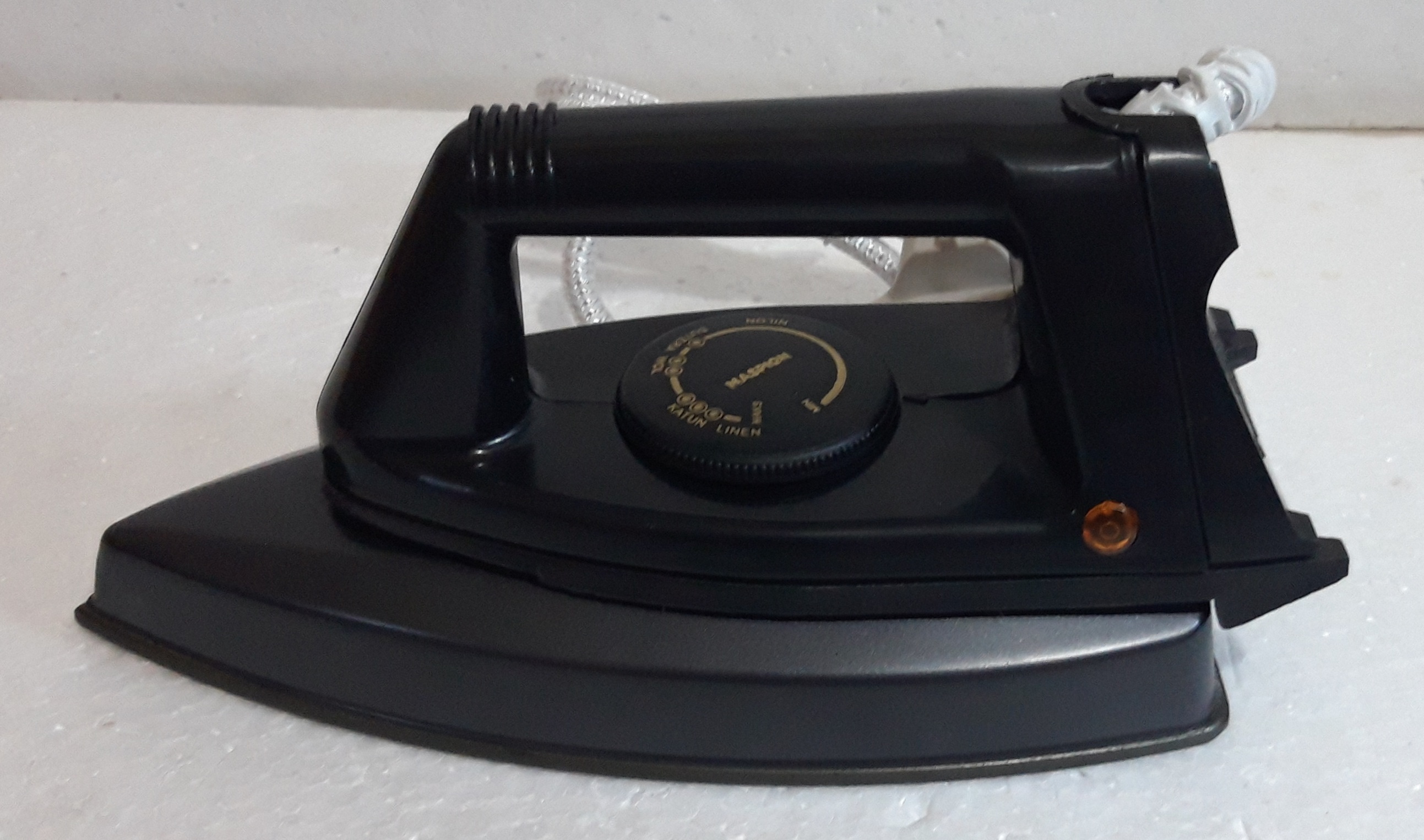 Setrika Listrik Maspion Automatic Iron Ex 1000 Dengan Warna Hitam Yang Keren Menyetrika Jadi Menyenangkan Lazada Indonesia