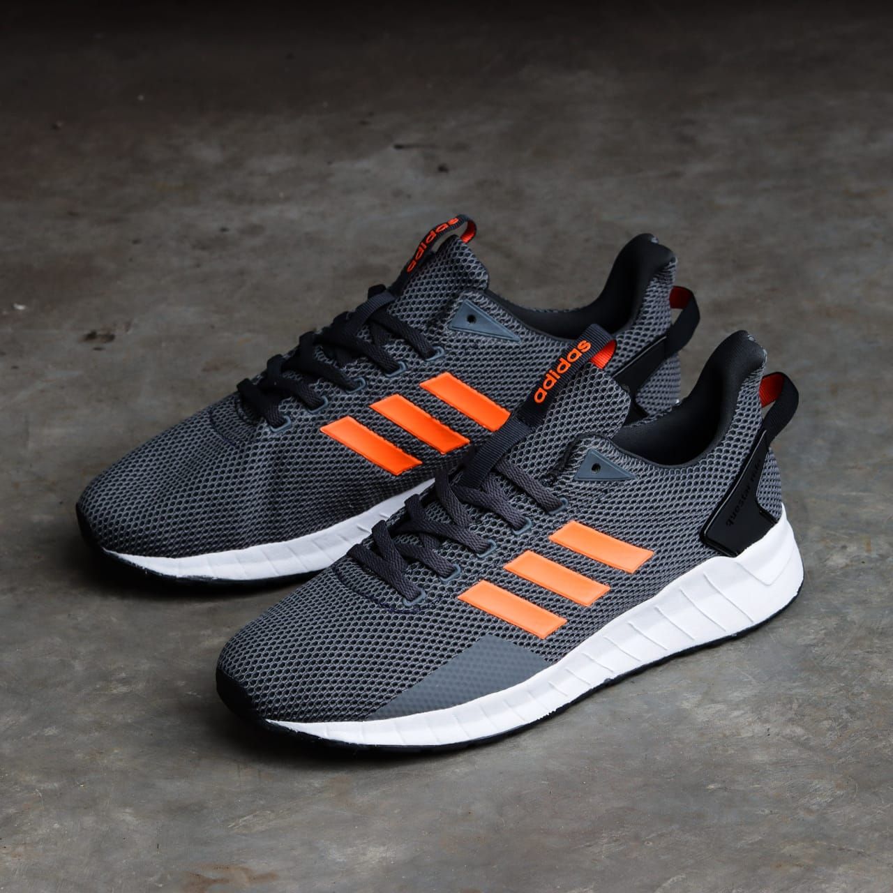 SEPATU ADIDAS QUESTAR RIDE GREY ORANGE 