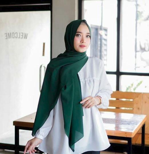 New Pashmina Cerruty Polos / Ceruty / Ceruti / Pasmina / Jilbab / pashmina panjang / pashmina ceruti / hijab panjang / Hijub / Kerudung simple / segi 4 basic / berkualitas / best seller/ promo diskon / murah