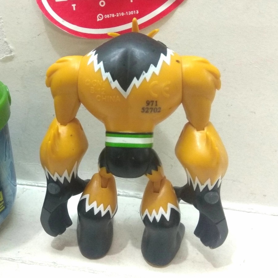 BEN 10 SHOCKSQUATCH ACTION FIGURE BEN10 