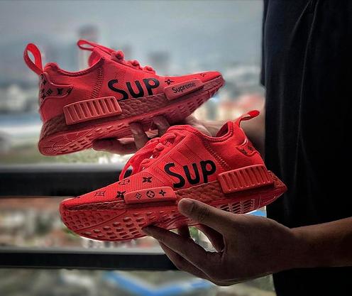 Sepatu Sneakers Pria / Sneakers Pria Keren / Sneakers Pria Murah / Sneakers Pria Elegant / Sneakers Pria Populer / Sneakers Pria Terbaru 2019 / Sneakers ADDS025 NMD R1 x Spr x L.V Red Orange