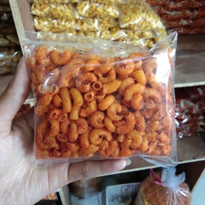 Snack makaroni pedas asin khas bandung terenak dan murah harga 2000 ...