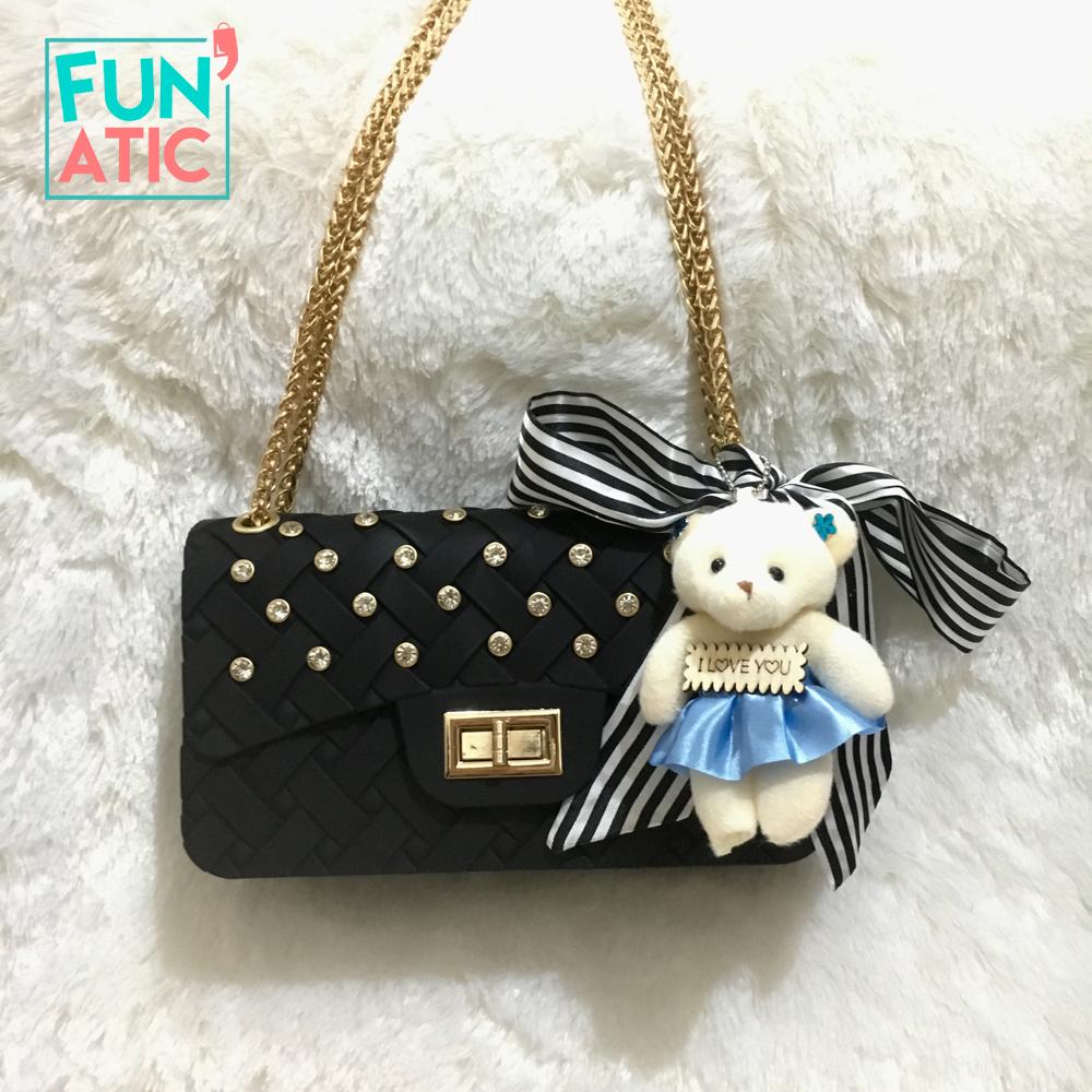 Funatic - FA830 - FREE BONEKA & SYAL - JELLY MATTE ANYAM DIAMOND 22CM - TAS WANITA - GROSIR TAS - TAS IMPORT Funatic - FA830 - FREE BONEKA & SYAL - JELLY MATTE ANYAM DIAMOND 22CM - TAS WANITA - GROSIR TAS - TAS IMPORT