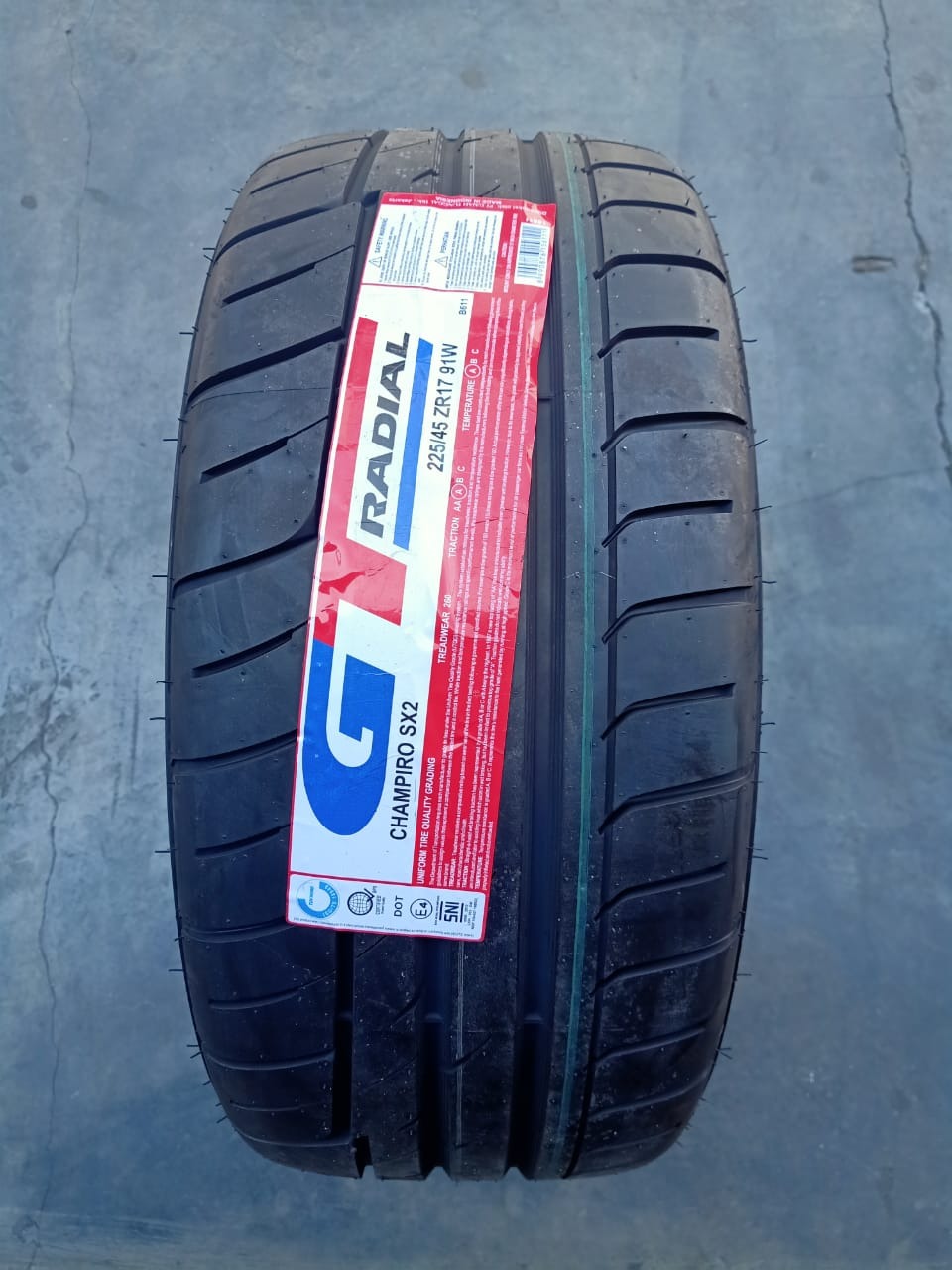 GT Radial Champiro SX2 225/45 a drag race car tire R17 slalom skates