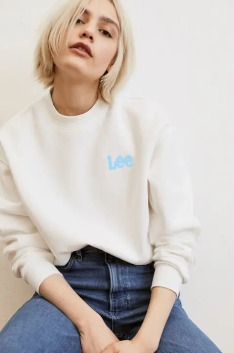 sweater lee