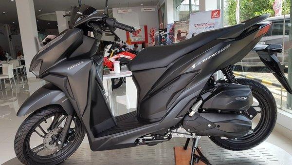 Slebor Spakbor Depan Vario 125 150 Keyless Hitam Dof 61100-K59-A70ZF x