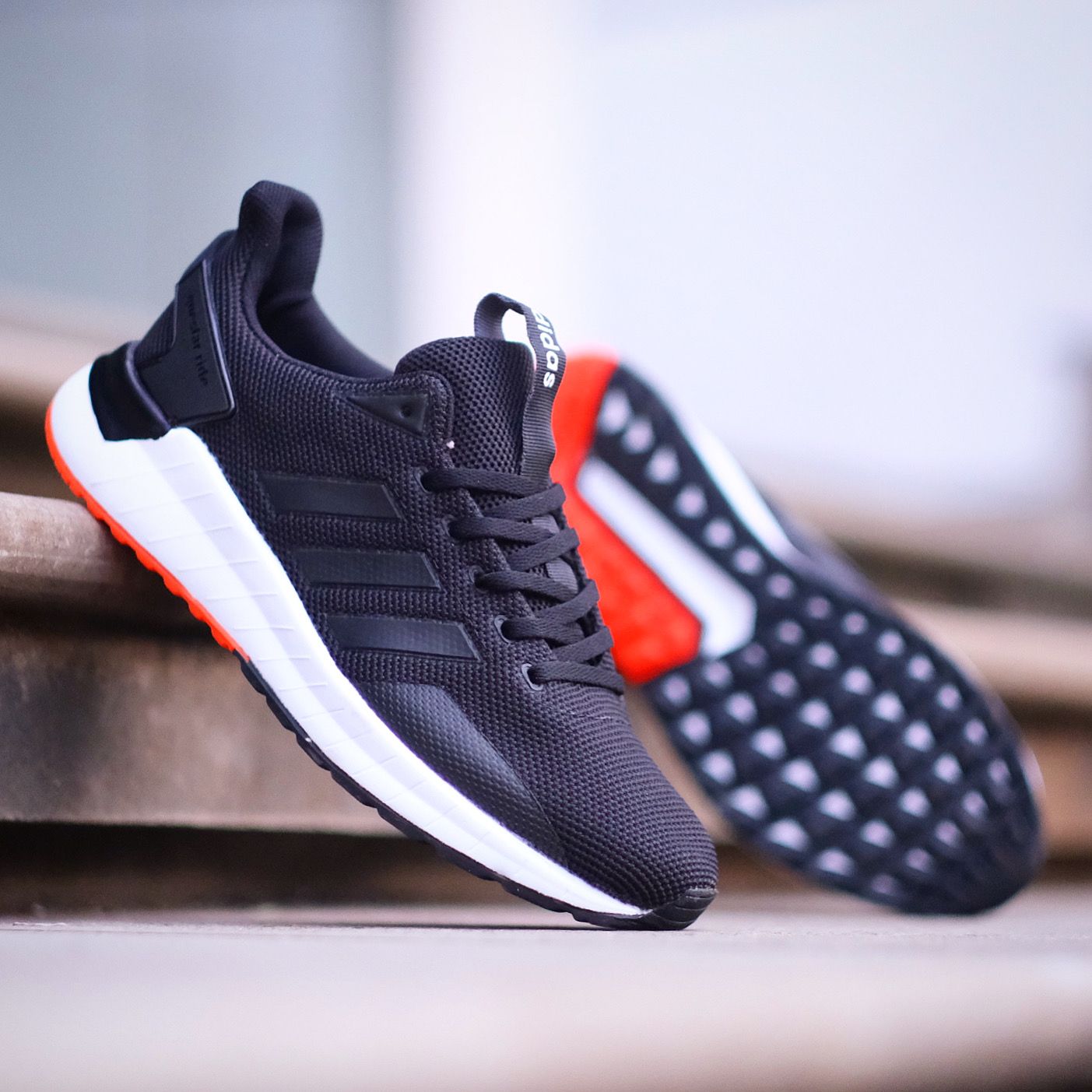 harga adidas questar ride black