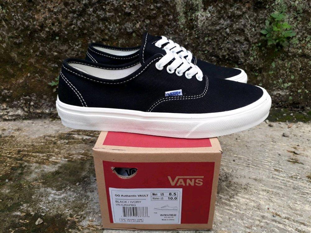 vans authentic black harga