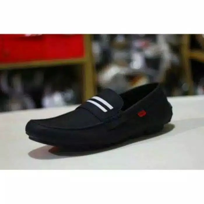 Sepatu slip on hot sale kickers