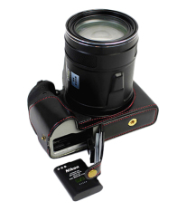 Bottom Opening Version Protective PU Leather Half Camera Case Bag Cover dengan Desain Tripod untuk Nikon COOLPIX P900s Kamera dengan PU Strap Kulit Hitam