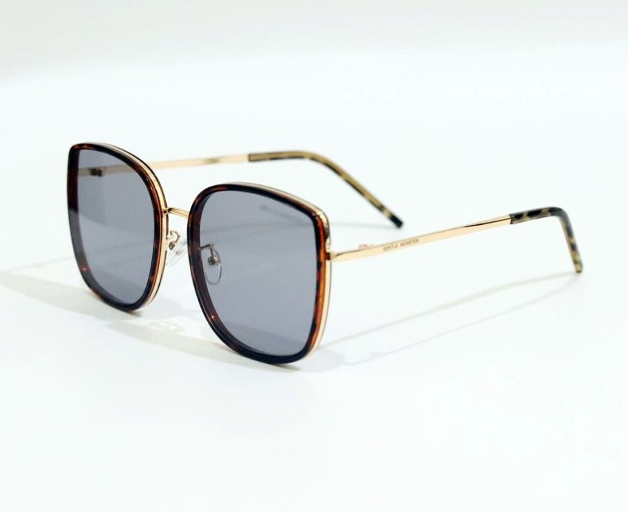 Tukli lesbiyan jinsiy aloqa Tukli mushuklar bilan külotlu keksa ayollarning pornosini tomosha qiling