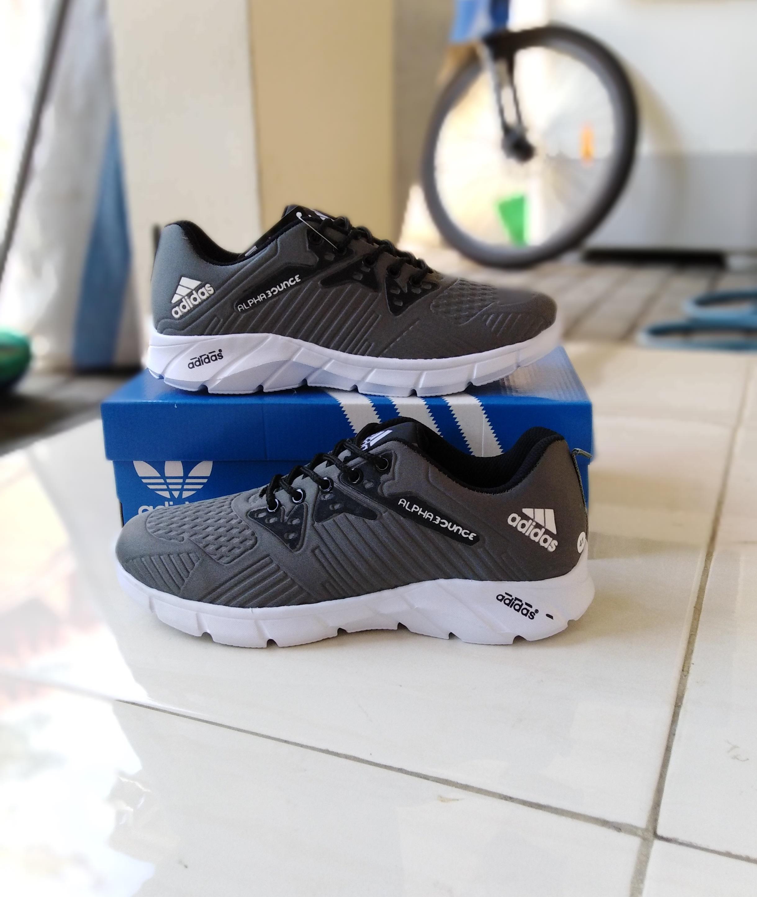SEPATU ADIDAS ALPHABOUNCE ABU PUTIH / CASUAL SNEAKERS PRIA WANITA / SEPATU SPORT OALHRAGA RUNNING TERBARU
