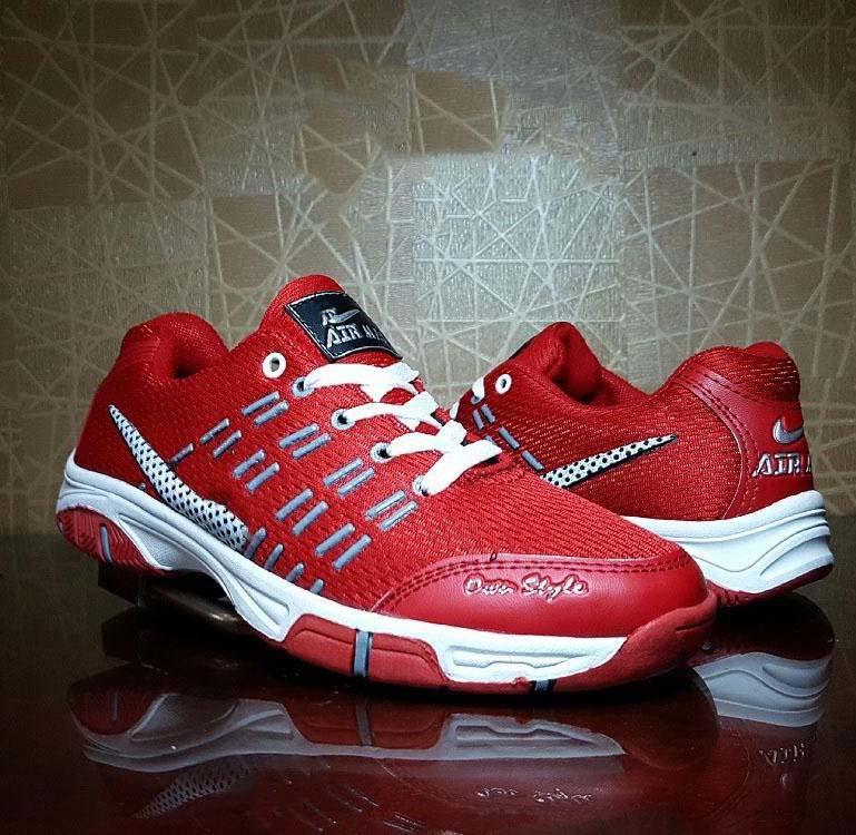 SEPATU OLAHRAGA PRIA BADMINTON MERAH