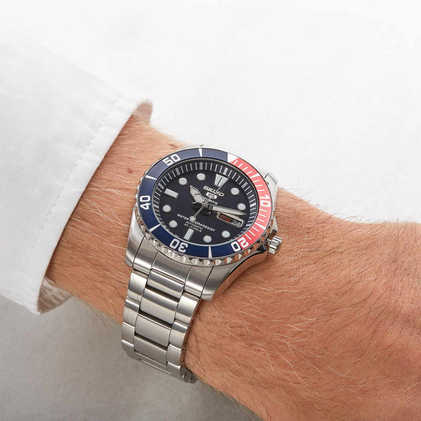 jam Tangan Pria Seiko 5 Sports SNZF15K1 