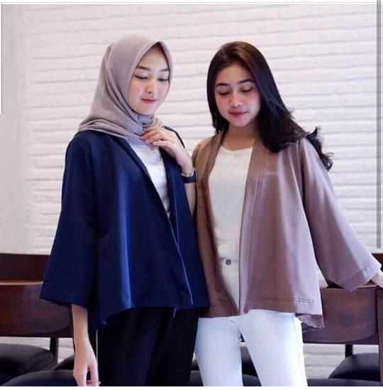  Dalaman  Yang  Cocok  Untuk  Blazer Panjang Pintar Mencocokan