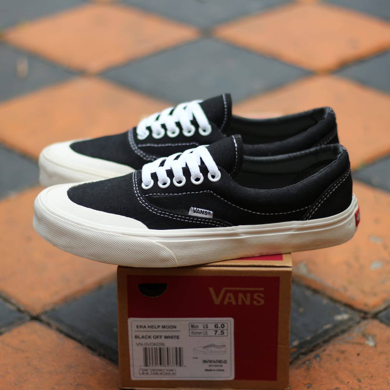vans authentic half moon