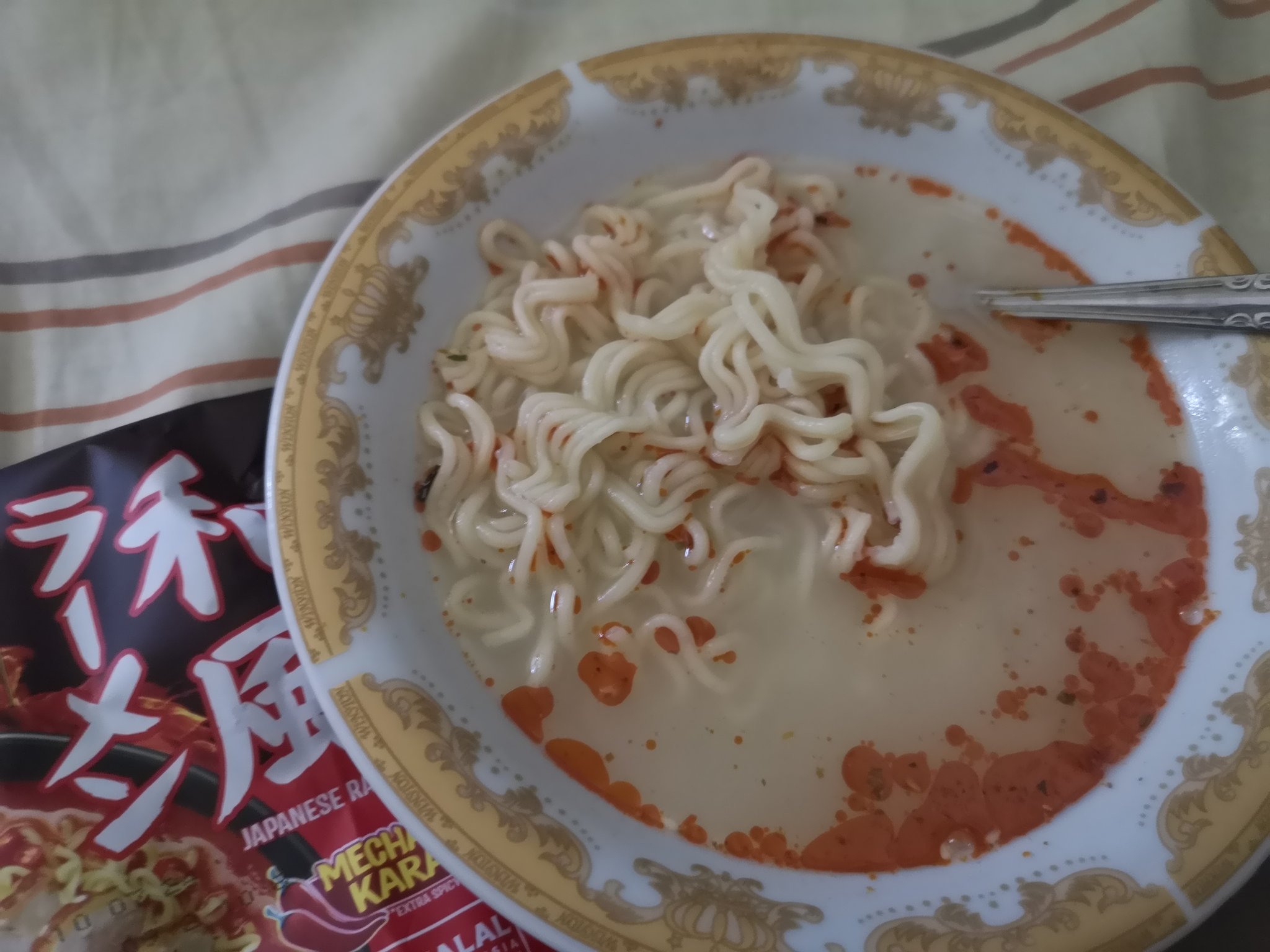 Mì xào khô Indomie ramen súp gà cay