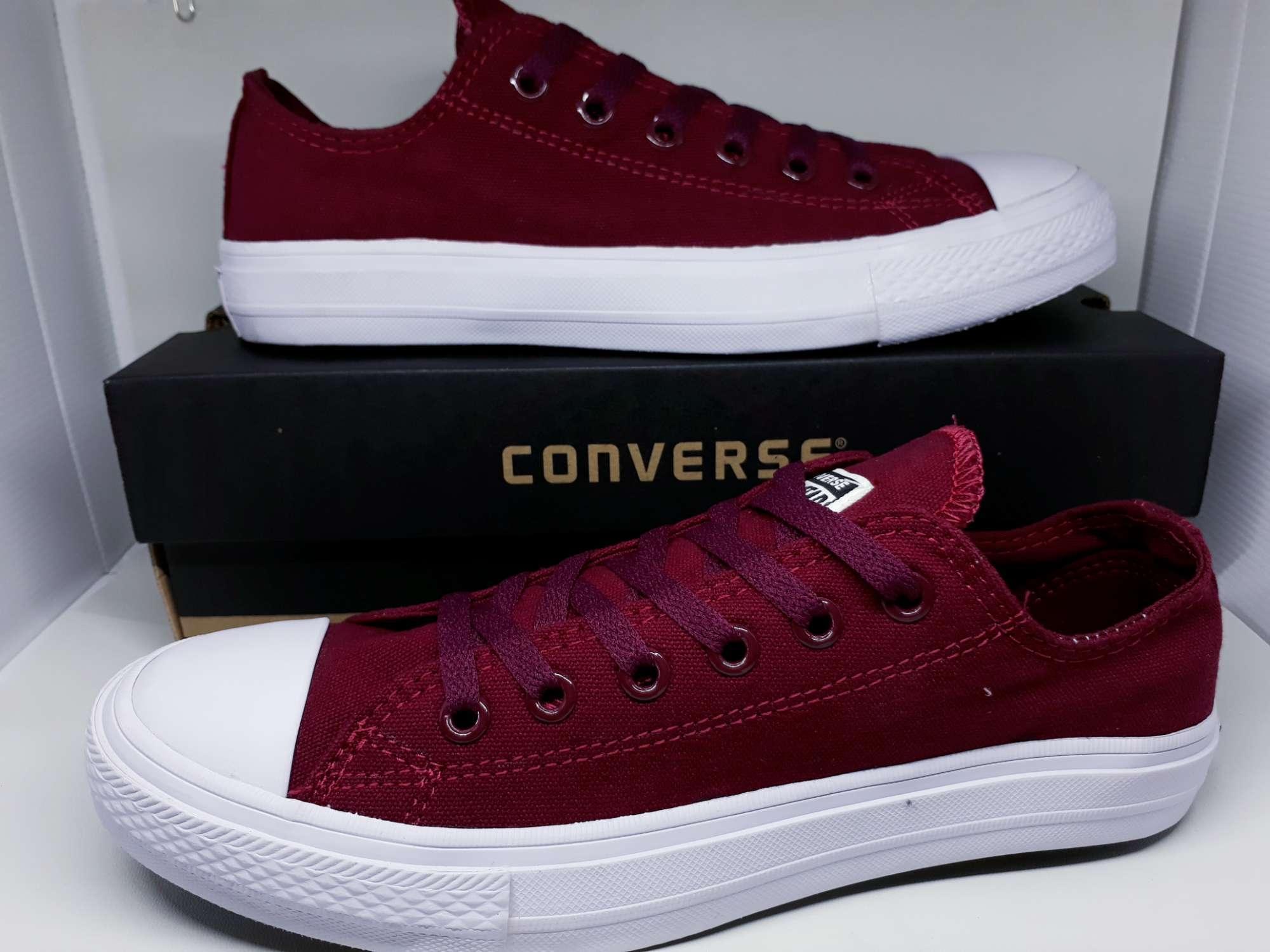 converse warna maroon