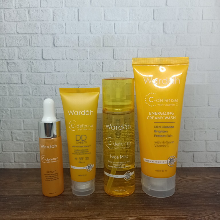 Paket Lengkap Wardah C-Defense 4 pcs (Serum 17 ml, Face Mist 55 ml, Energizing Creamy Wash 60 ml, DD Cream Natural 20 ml) / Skincare Wardah/Paket pembersih Wajah wardah/Paket Penghilang Noda Bekas Jerawat/Pemutih Wajah/Pencerah Wajah