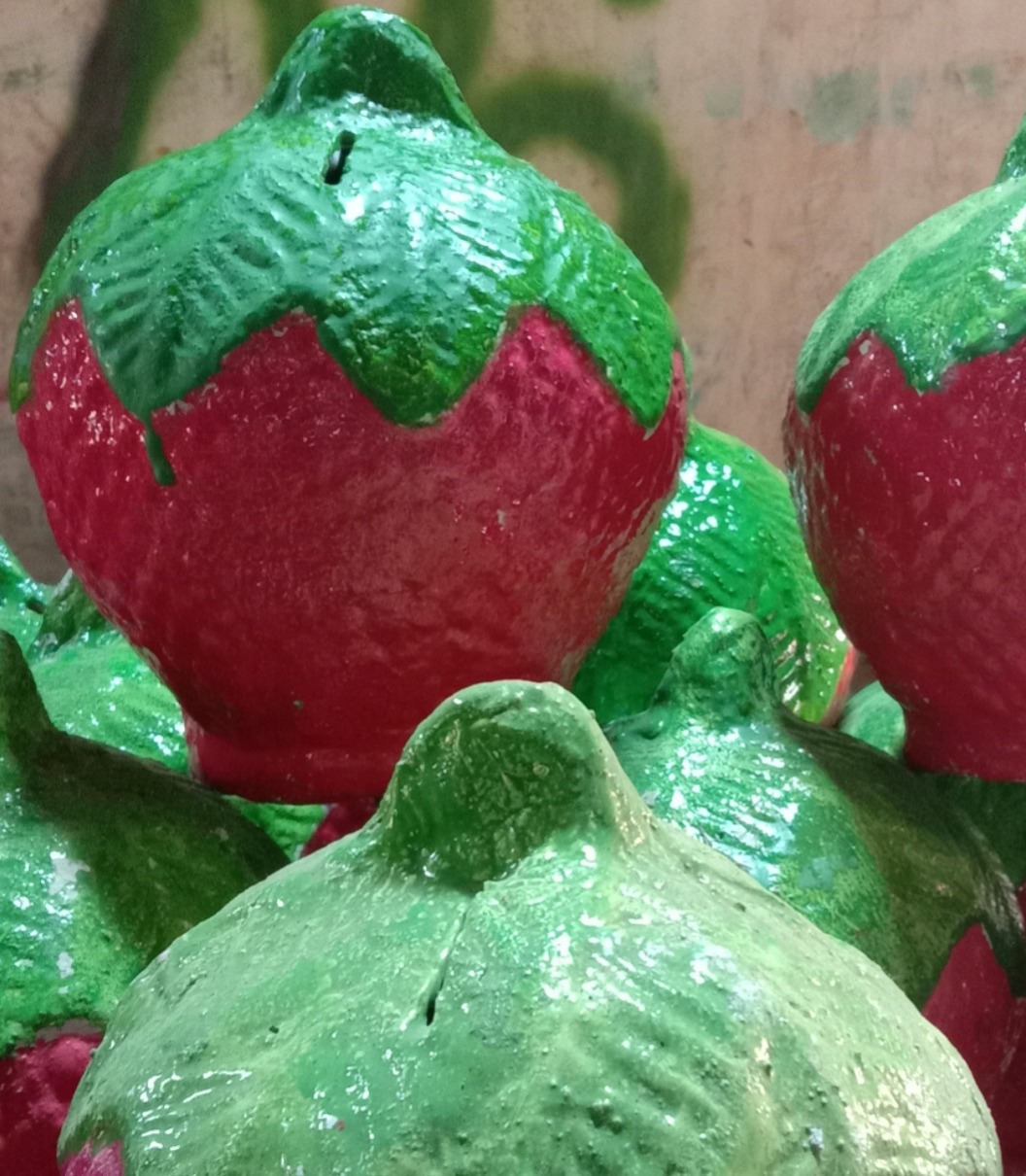 Celengan ayam jago dan strawberi dari tanah liat murah unik menarik