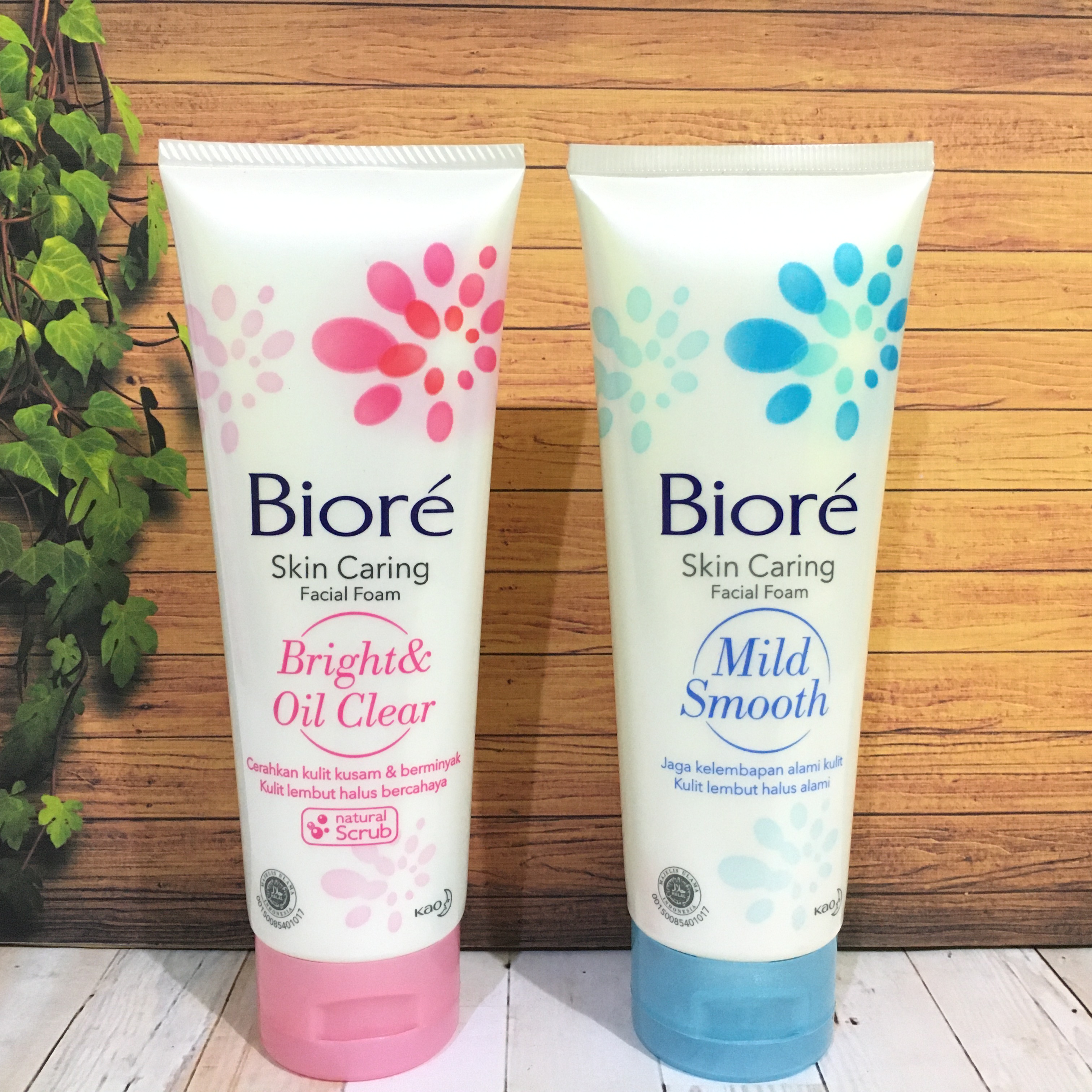 Biore Skin Caring Facial Foam Bright And Oil Clear And Mild Smooth 100gr