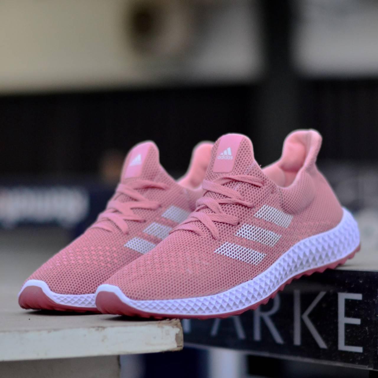 SEPATU SEKOLAH HITAM PUTIH ADIDAS ULTRABOOST TERBARU / SEPATU CASUAL SNEAKERS PRIA WANITA ADIDAS TERBARU / SEPATU SPORT